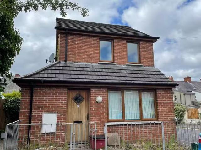 27 Eastleigh Crescent