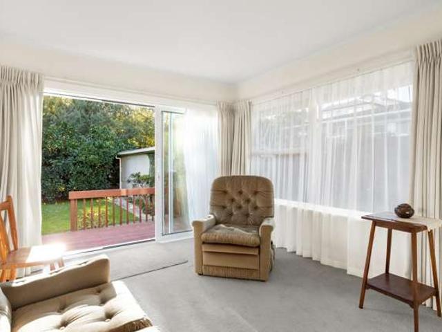 2/7 Evelyn Place, Hillcrest, North Shore City