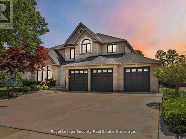 27 Gaydon Avenue, Toronto, ON, M9M 1G6 house for sale | Listing ID W12934 | Royal LePage