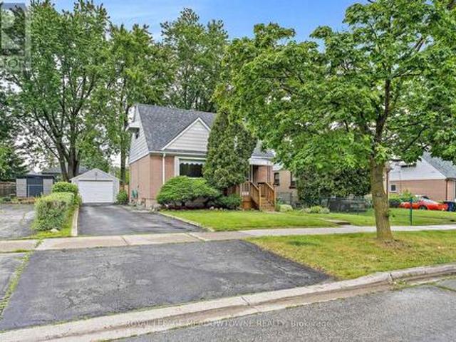 27 Hatfield Crescent, Toronto, ON, M9W 3R7 house for sale | Listing ID W13549 | Royal LePage