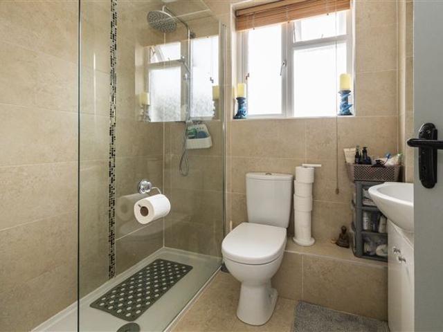 27 Lealand Avenue, Clondalkin, Dublin 22 BROE Auctioneers 4938 MyHome. Ie Residential