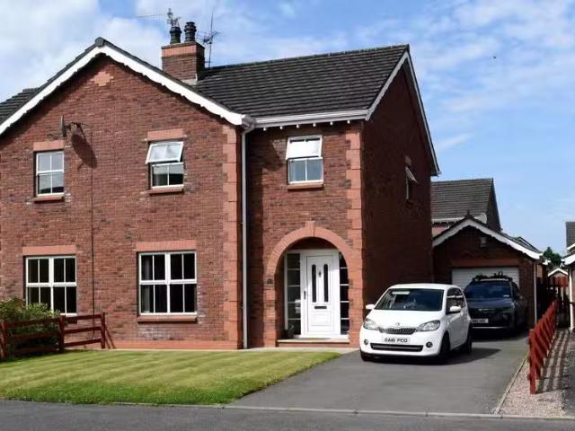 27 Lockvale Manor