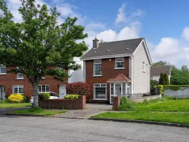 27 Llewellyn Court, D16XT95 is for sale