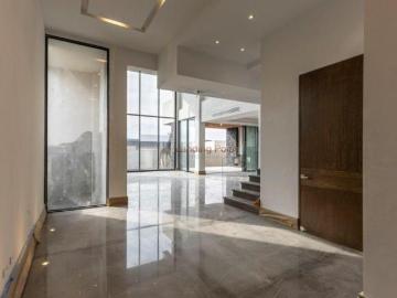27 m de frente en La Herradura | Diseño bien resuelto + rooftop | 809 m²