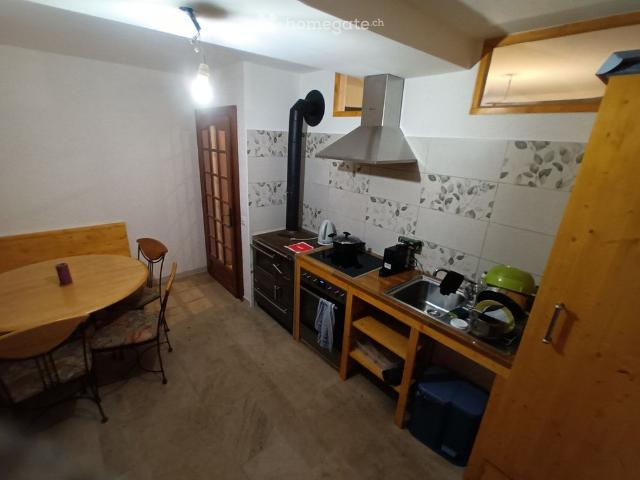 27 m²