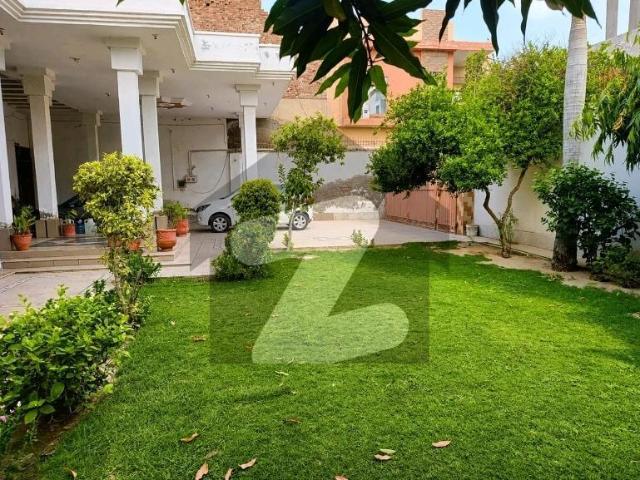 27 Marla House Is Available In Mehmoodabad Khanewal Road