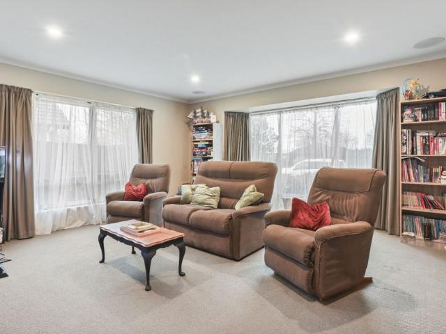 27 Oakwood Drive
