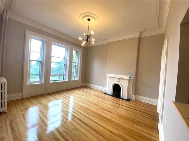 27 Queen Square North Suite 5