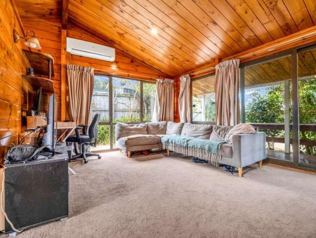 27 Ray Small Drive, Papakura