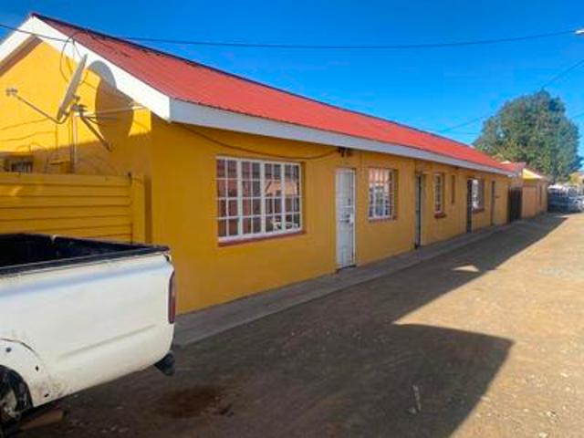 27 rooms on 3 erfs on the market at.