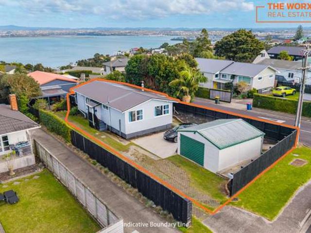27 Rosecamp Road, Beach Haven, North Shore City