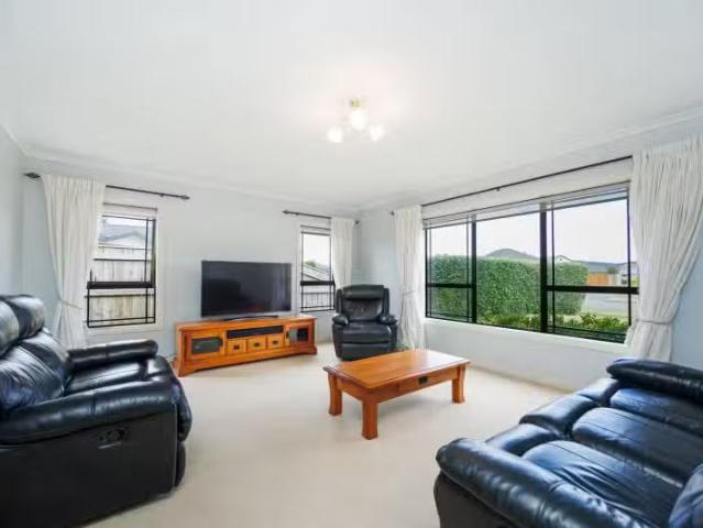 27 Royal Oak Drive, Kelvin Grove, Palmerston North City