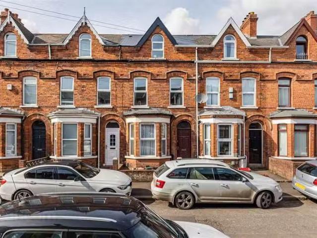 27 St Ives Gardens