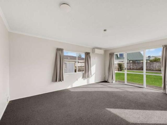27A Tiverton Crescent, Whalers Gate, New Plymouth