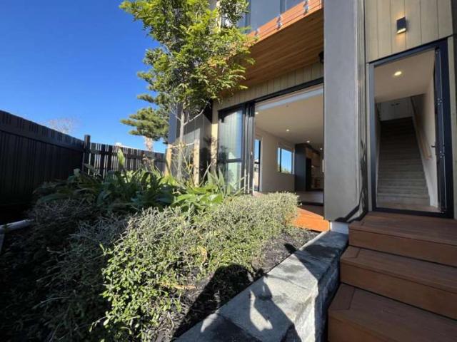 27B Dawnhaven Drive, 1801, Waitakere City