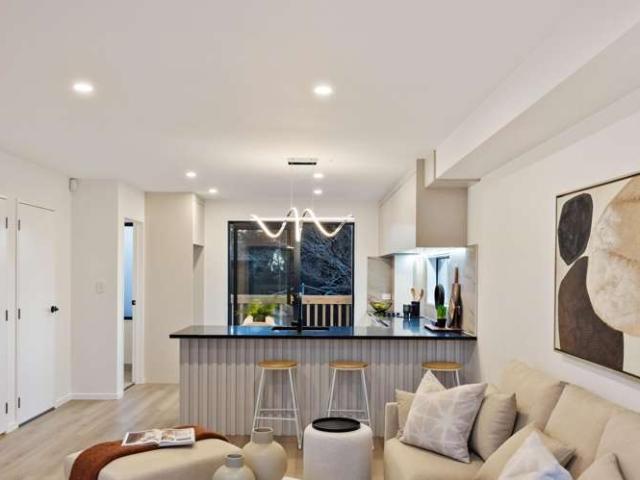 27F Barbados Drive, Unsworth Heights, North Shore City