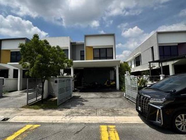 27x75 Dahlia Double Storey Terrace House Seksyen U12 Shah Alam