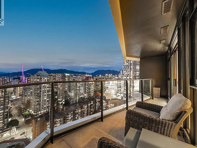 2404 889 Pacific Street Vancouver, British Columbia