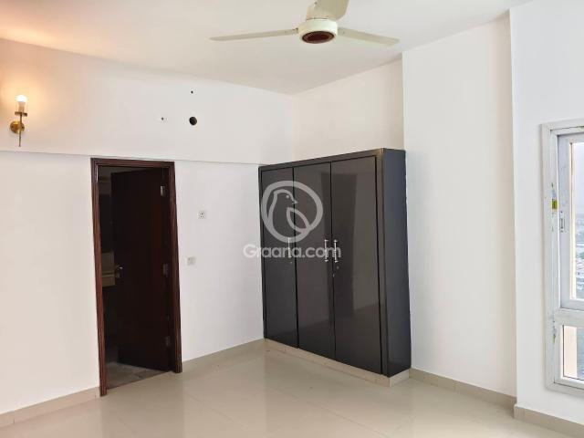 2400 Ft² Flat for Sale