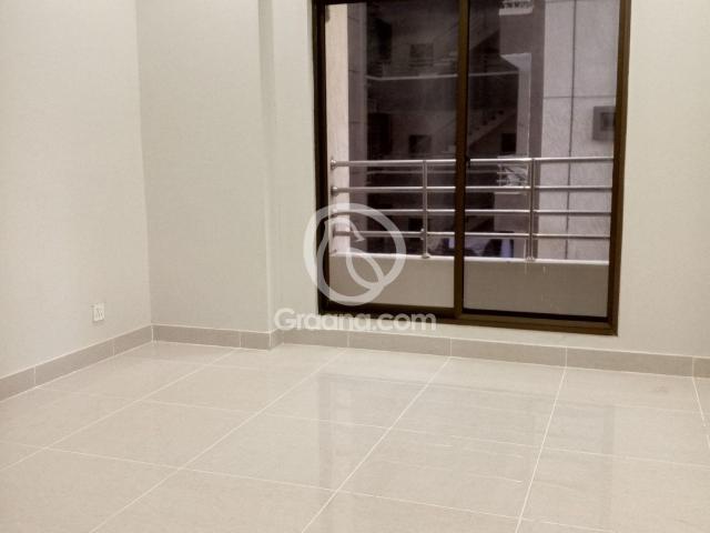 2400 Ft² Flat for Sale