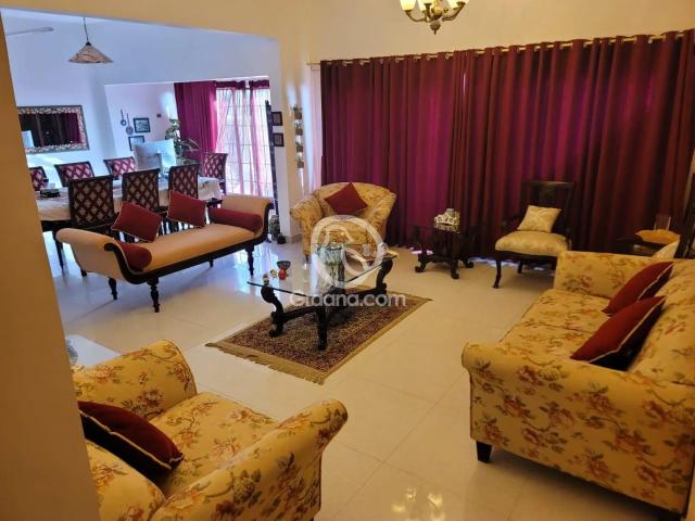 2400 Ft² Flat for Sale