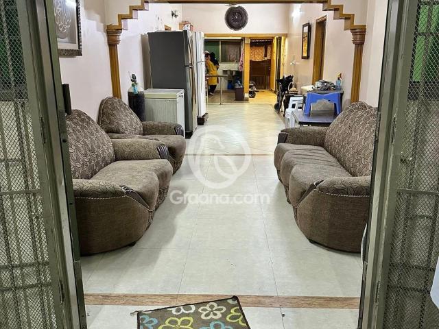 2400 Ft² Flat for Sale