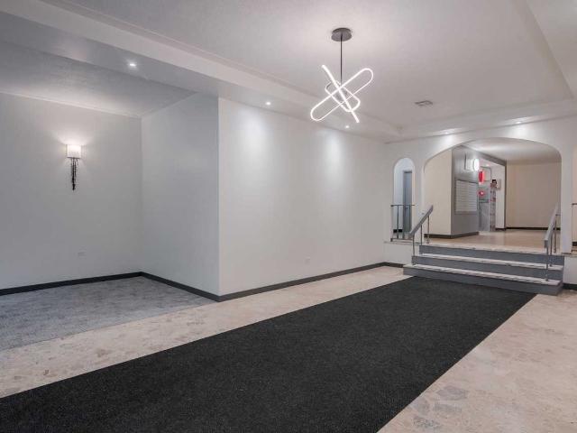 2400 Van Horne Street 1 Bedroom Apartment for Rent at 2400 Av Van Horne, Montréal, QC H3S 1P2 Parc Kent