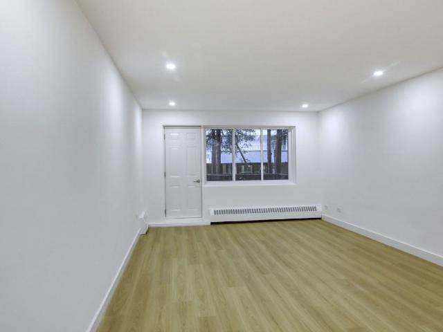 2400 Van Horne Street 1 Bedroom Apartment for Rent at 2400 Av Van Horne, Montréal, QC H3S 1P2 Parc Kent