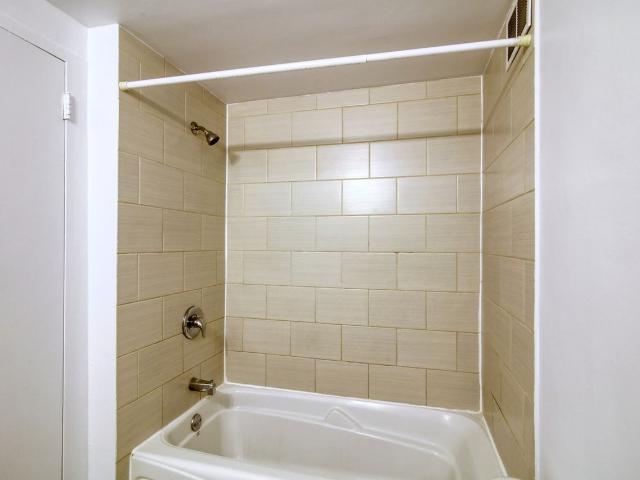 2400 Van Horne Street 1 Bedroom Apartment for Rent at 2400 Av Van Horne, Montréal, QC H3S 1P2 Parc Kent
