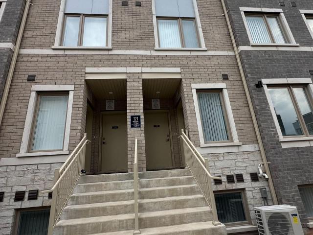 240 121 Honeycrisp Crescent, Vaughan | 2Beds/3Bath, Townhouse, $2,800/mo | Condos. Ca