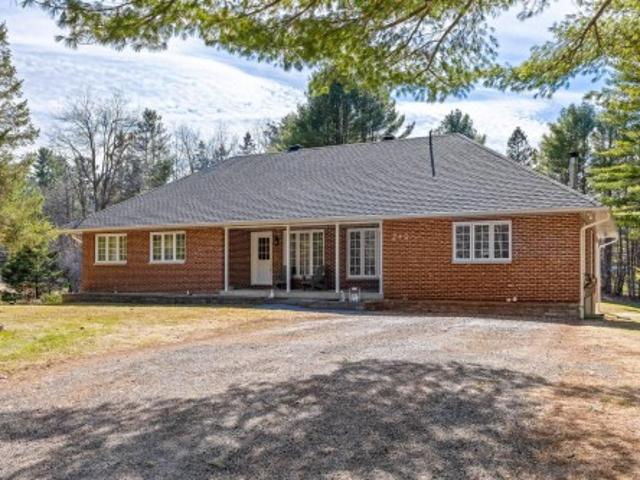 240 Ch. Ste Élisabeth, Cantley, QC, J8V 3G5 house for sale | Listing ID 19981 | Royal LePage