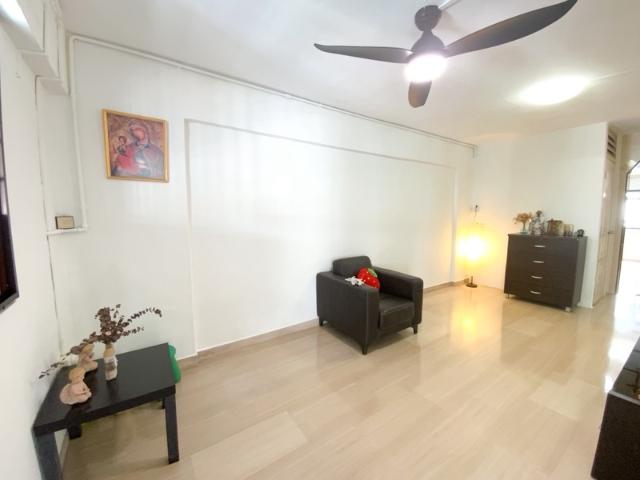 240 Bukit Batok East Avenue 5 HDB Apartment For Sale, $390,000, 2 Bed 2 Bath 721 sqft $541.00 psf