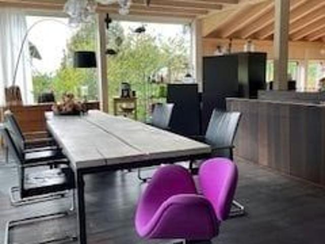 240 m²