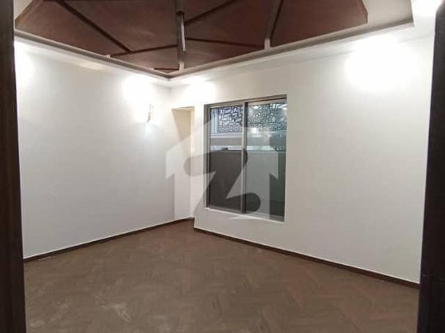 240 sq/yard brand new house for sale in gulshan e iqbal blk 13