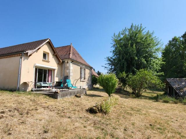 24140 Eyraud Crempse Maurens Maison ancienne en pierres et petite grange sur parcelle de 3093 m²