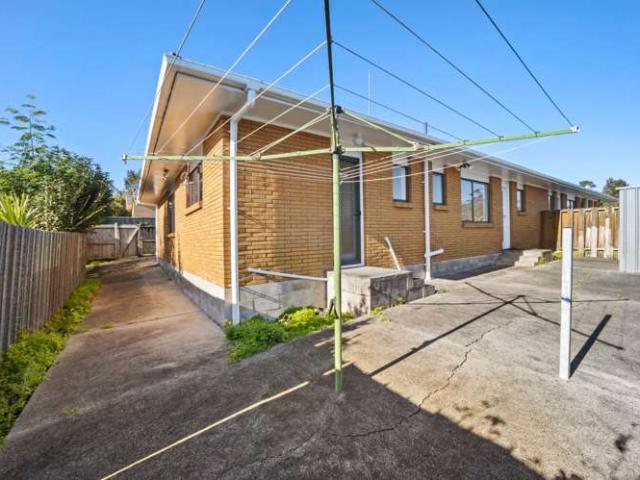 2/4142A Great North Road, Glendene, Waitakere City