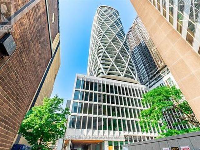 2411 Simcoe Street, Toronto, ON, M5T 0E2 condo for sale | Listing ID C12287 | Royal LePage