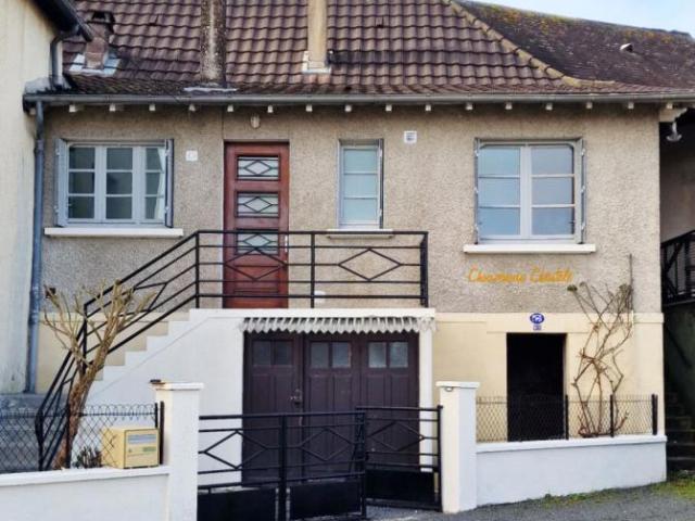 24120 Terrasson Lavilledieu: maison de ville à rafraîchhir