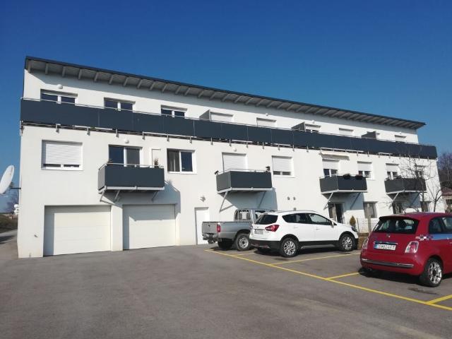 2413 Berg nette 2 Zimmer Mietwohnung mit Balkon