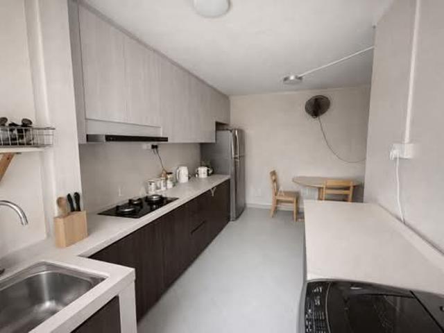 241 Hougang Street 22 HDB Apartment For Sale, $490,000, 2 Bed 2 Bath 829 sqft $591.00 psf