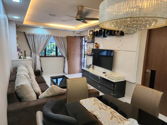 241 Jurong East Street 24 HDB Apartment For Sale, $440,000, 2 Bed 2 Bath 731 sqft $602.00 psf