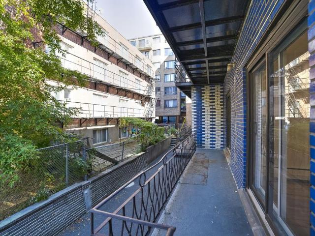 2425 Av. Madison Montréal Côte des Neiges, QC H4B