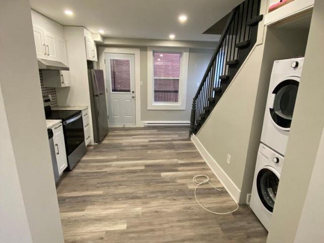 2427 2421 De Maisonneuve East, Montréal