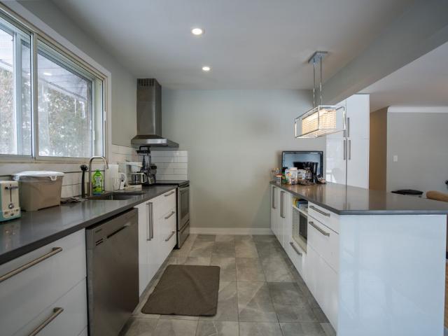 2422 Kaladar Ave