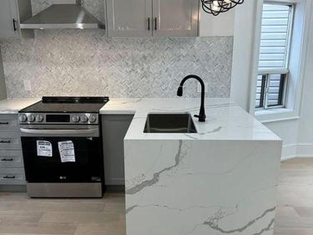 242 Christie Street, Toronto, ON, M6G 3B8 house for lease | Listing ID W13224 | Royal LePage