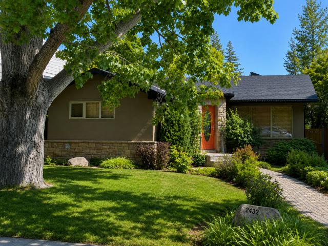 2432 36 Street SW 2432 [object Promise] for Rent
