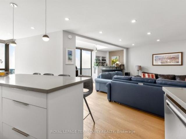 2432 33 Harbour Square, Toronto, ON, M5J 2G2 condo for sale | Listing ID C13416 | Royal LePage