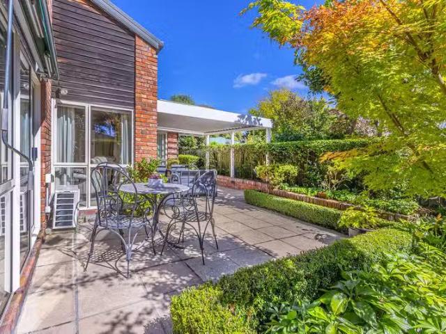 2/43 Dee Street, St Albans, NZ House for Sale