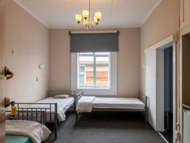 2/445 Dee Street