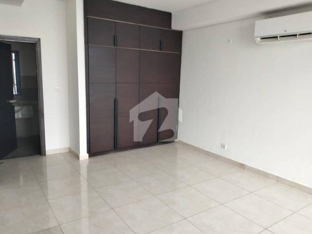 2448 Square Feet Flat Situated In Emaar Pearl Towers For sale